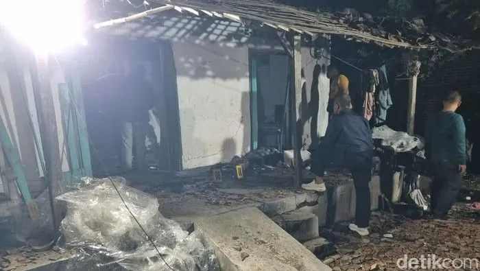 Ledakan Diduga Petasan Guncang Ponorogo, Satu Orang Tewas Ledakan Diduga Petasan Guncang Ponorogo, Satu Orang Tewas